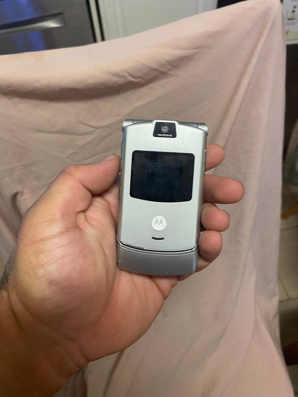 Motorola RAZR V3 Silver Flip Phone – Vintage Cell As Is Not Tested